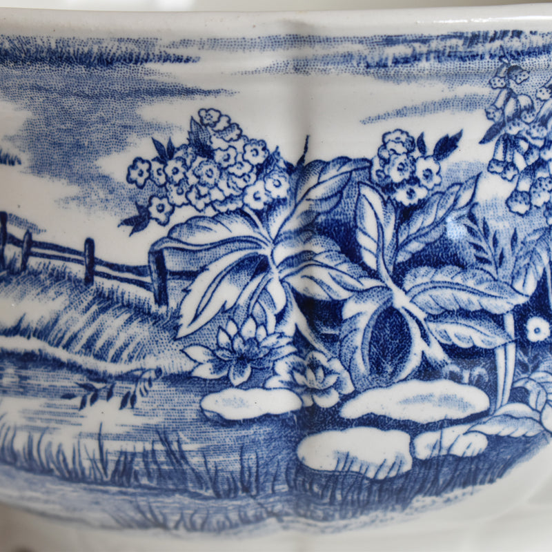 Vintage Soup Tureen, Lunéville, English Style (displayed at the Osaka store)