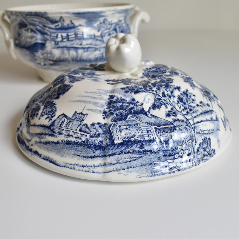 Vintage Soup Tureen, Lunéville, English Style (displayed at the Osaka store)