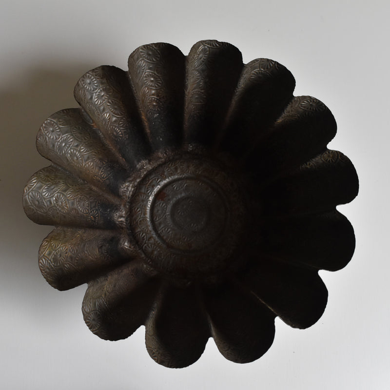 Antique cake mold E