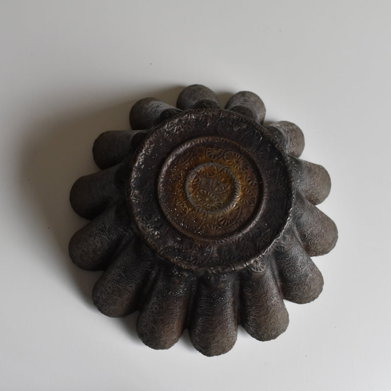 Antique cake mold E