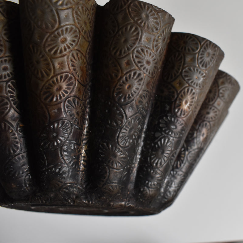 Antique cake mold E