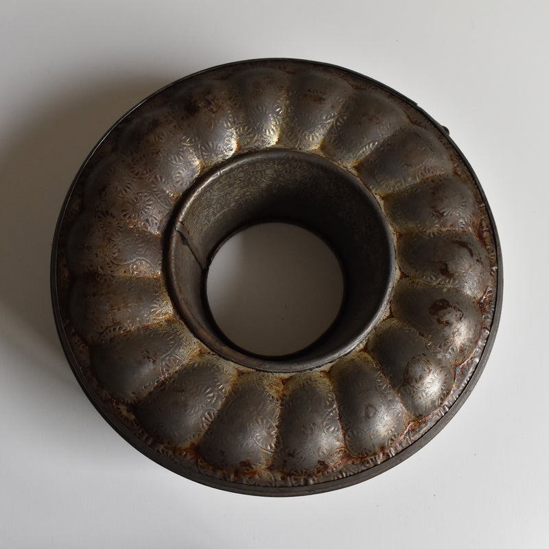 Antique Cake Mold G