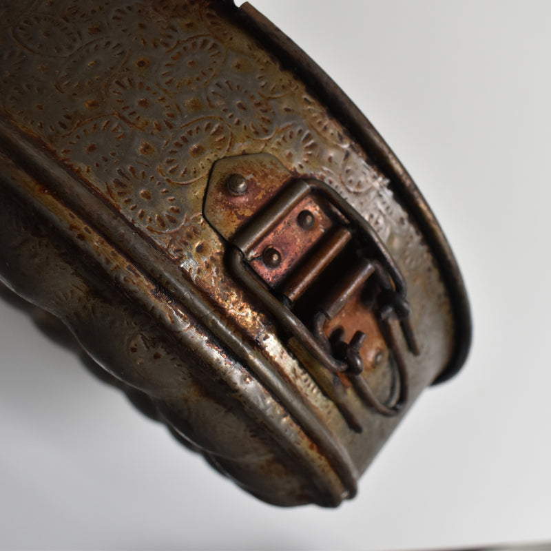Antique Cake Mold G