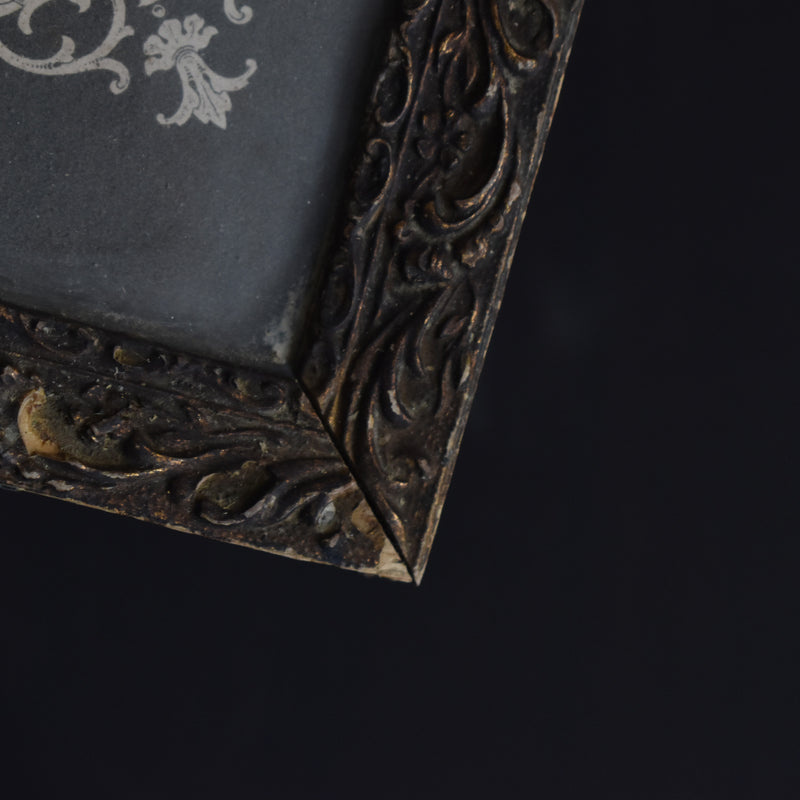 Antique frame with photo: Famille