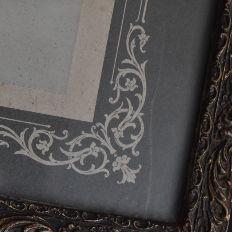 Antique frame with photo: Famille