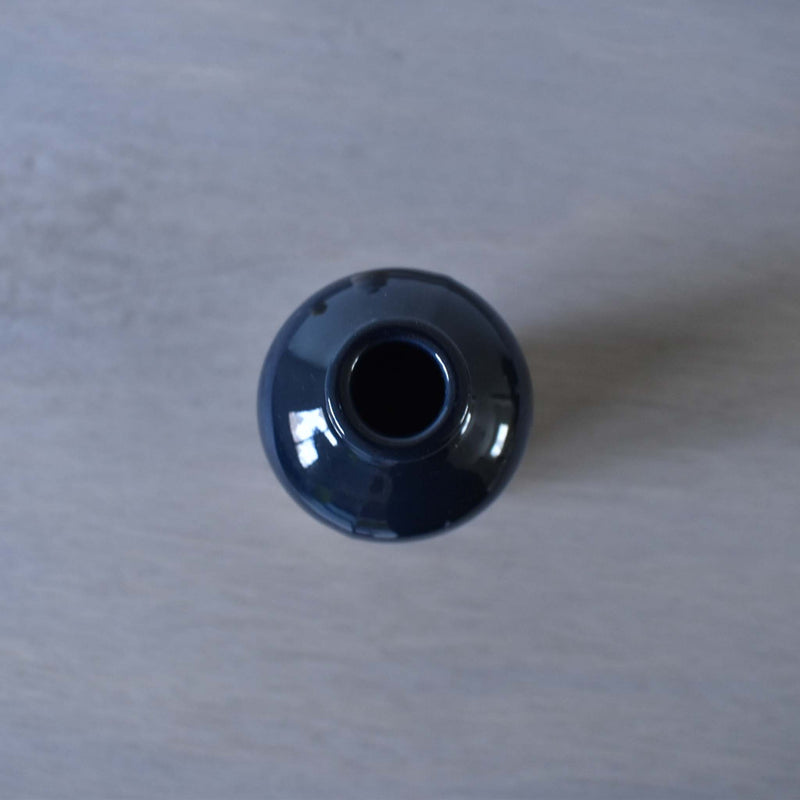 ディゴワンのオイルボトル　ブルーニュイ　真上