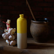 マニュファクチュール・ドゥ・ディゴワンのストーンウェアオイルボトル　バックニンニクとポット