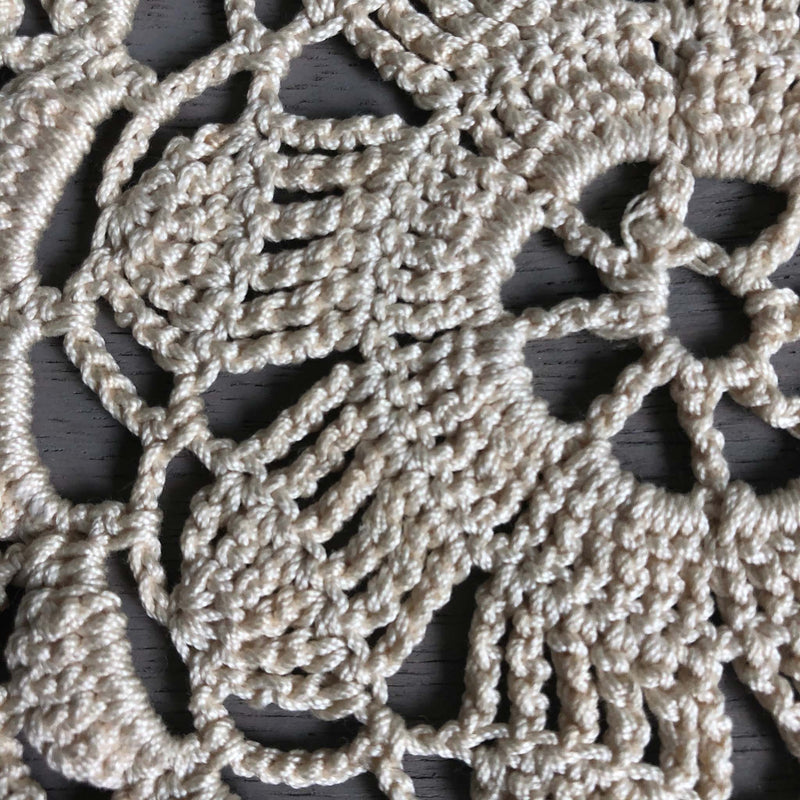 ヴィンテージ　手編みレースドイリー　A