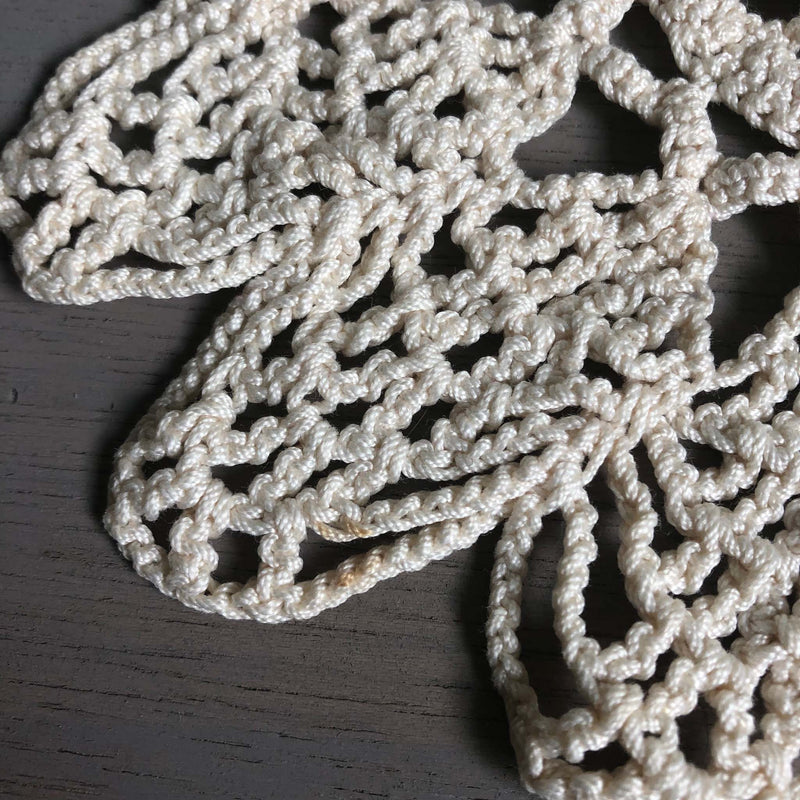 ヴィンテージ　手編みレースドイリー　B