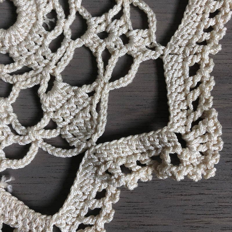 ヴィンテージ　手編みレースドイリー　C