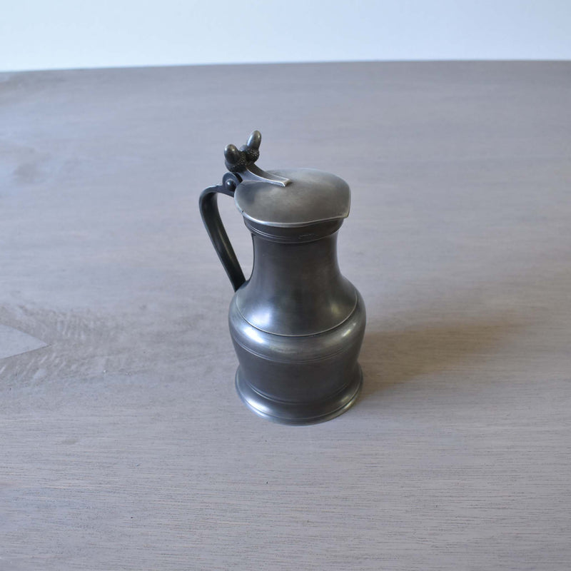 ピューターのジャグ　どんぐり　中