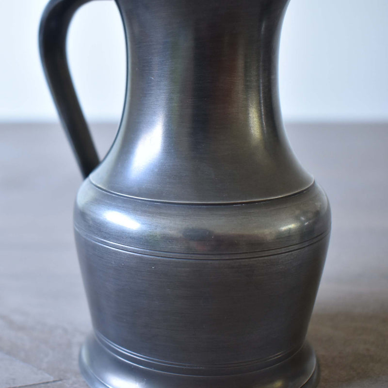 ピューターのジャグ　どんぐり　中