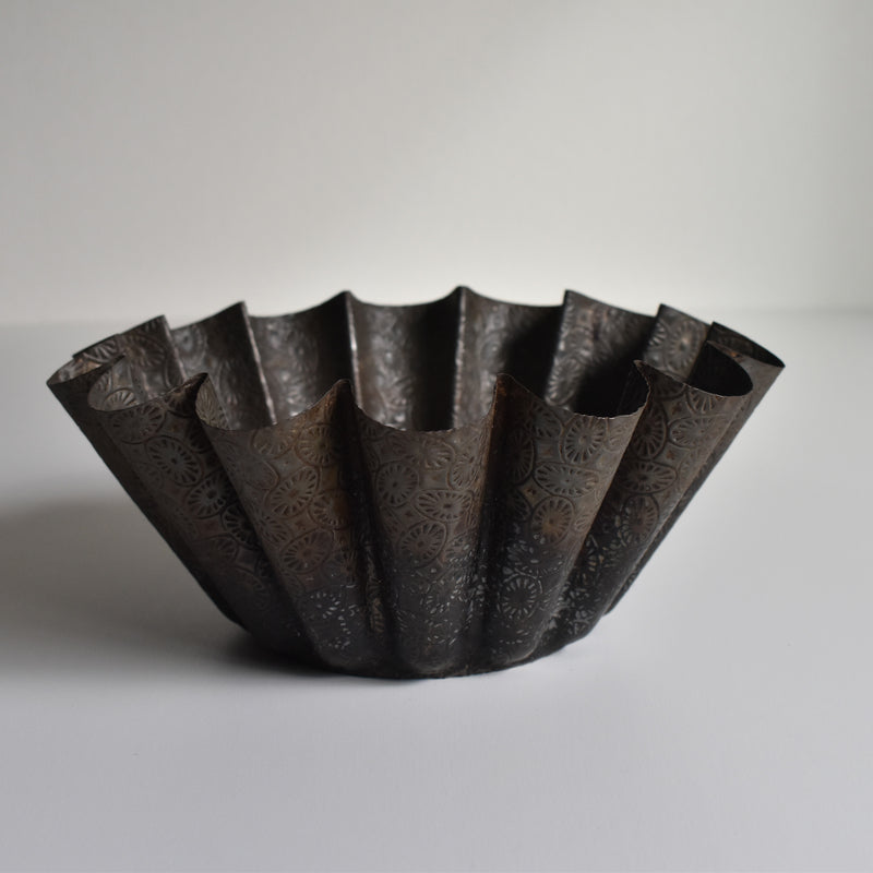 Antique cake mold E