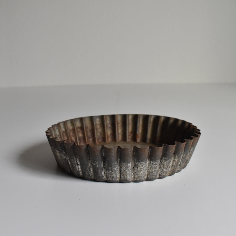 Antique cake mold H