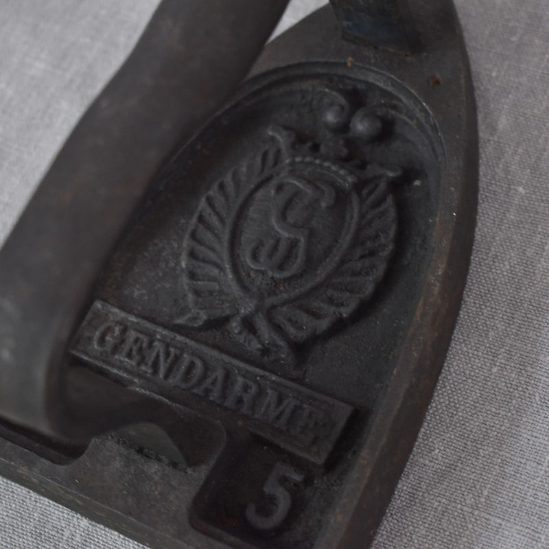 フランス　アンティーク　アイロン　Gendarme ロゴ
