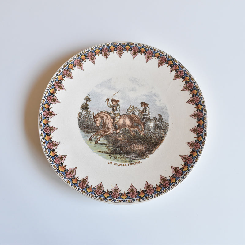 Antique decorative plate U&C Sarreguemines Les courses Finistere