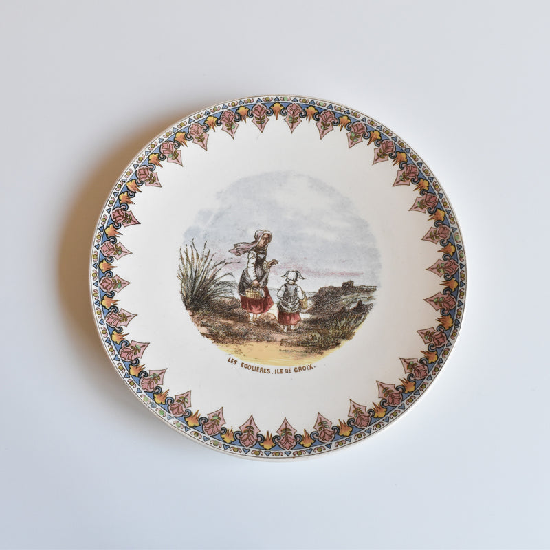 Antique decorative plate U&C Sarreguemines Les Ecolières Iles de Croix
