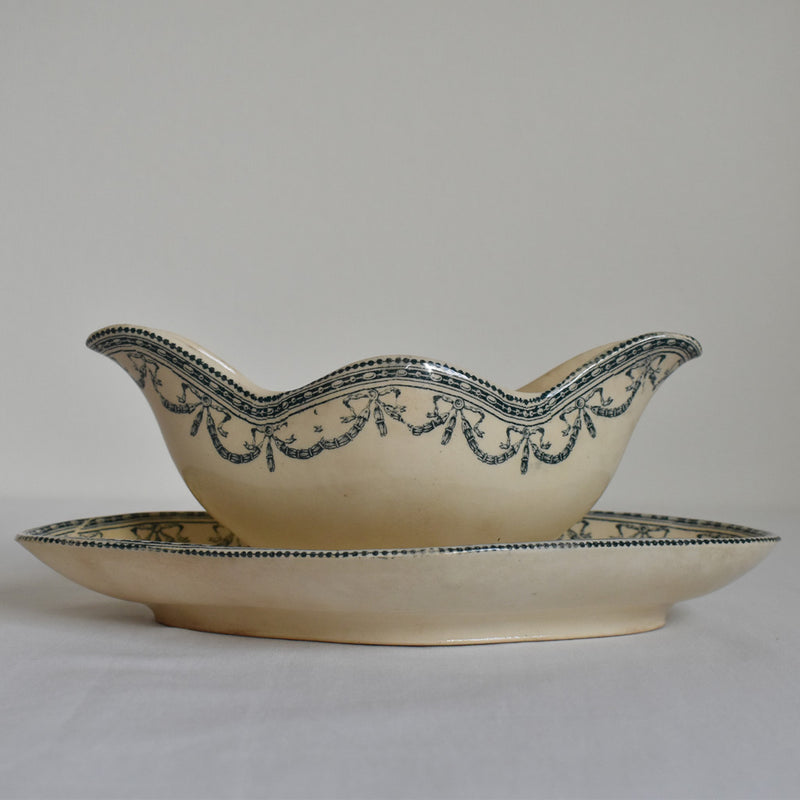 Antique sauce boat, Salins, Ruban