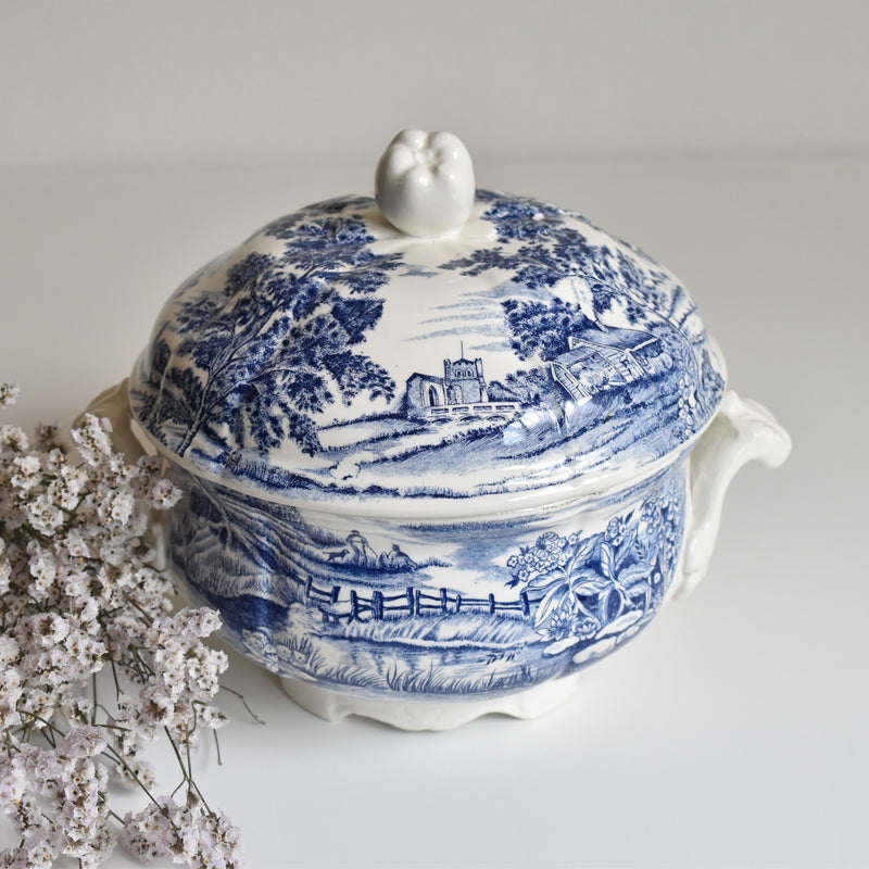 Vintage Soup Tureen, Lunéville, English Style (displayed at the Osaka store)