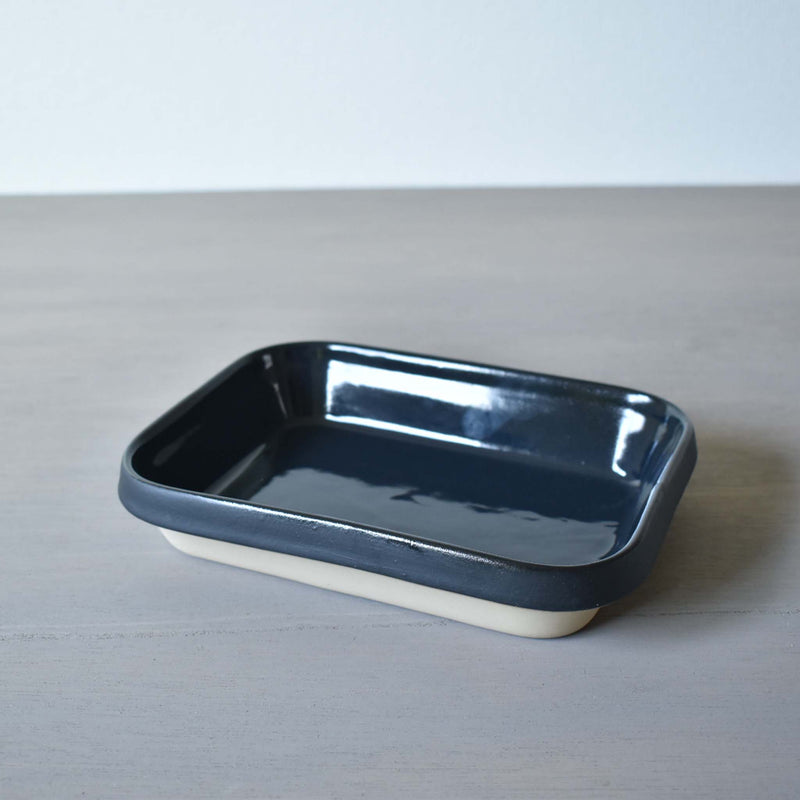 ディゴワン　グラタン皿　ブルーニュイ　斜めアップ