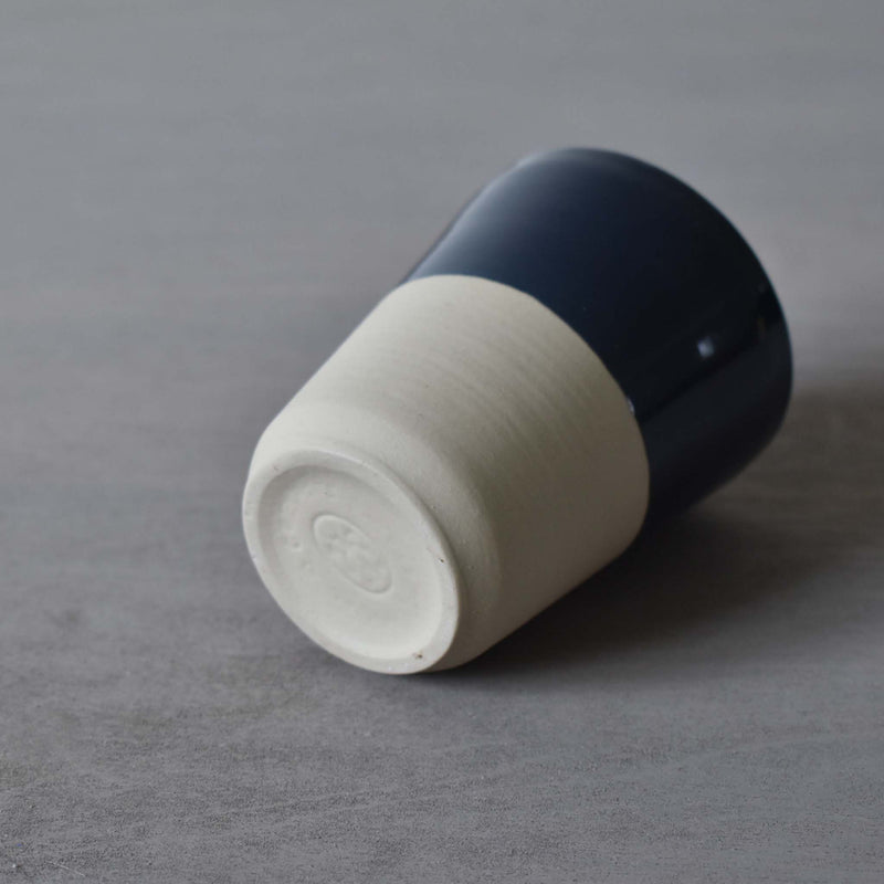 ディゴワン　タンブラー　ダークブルー　底