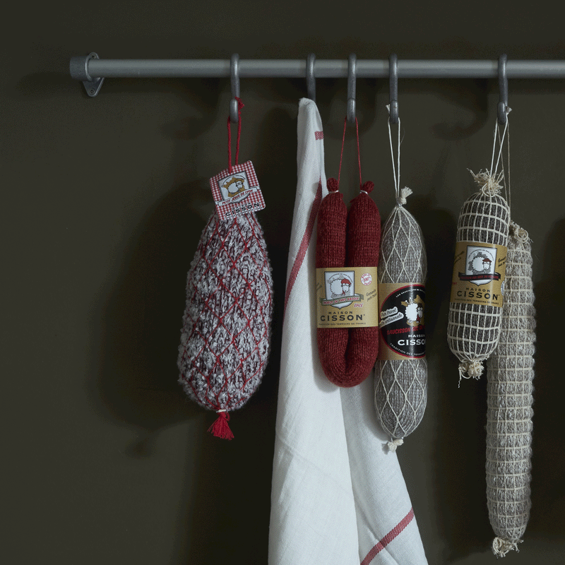 メゾンシソンのサラミと白いキッチンクロス