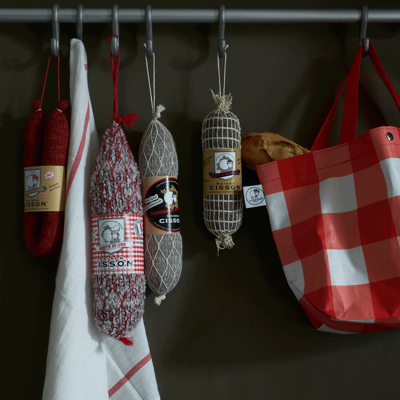 メゾンシソンのバッグとキッチンタオルや数点のニットサラミ